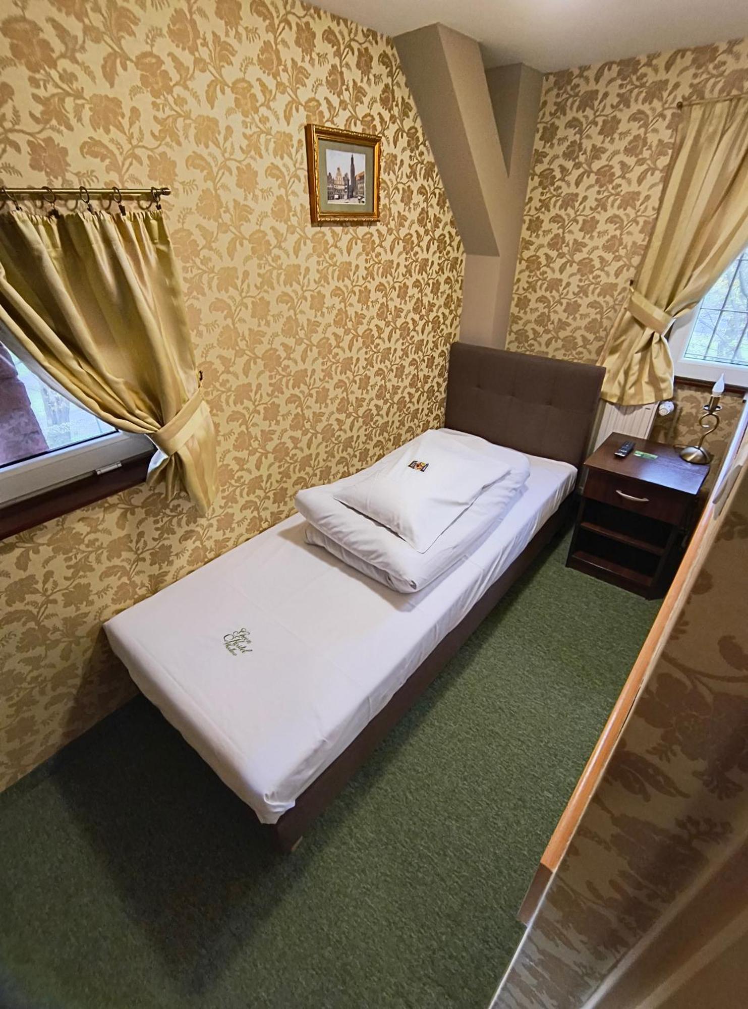 Green Hostel *